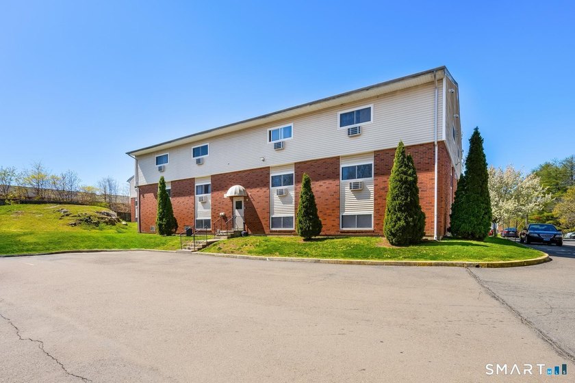 Welcome to 49 Glade St and Unit B4! This lovely, 2nd floor ranch - Beach Condo for sale in West Haven, Connecticut on Beachhouse.com