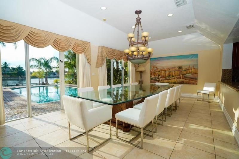 Bright and spacious lakefront 6-bedroom, 5-bathroom home with an - Beach Home for sale in Hollywood, Florida on Beachhouse.com