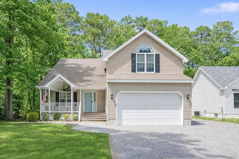 Welcome to this charming 3BR, 2.5BA home in the Captain's Cove - Beach Home for sale in Greenbackville, Virginia on Beachhouse.com