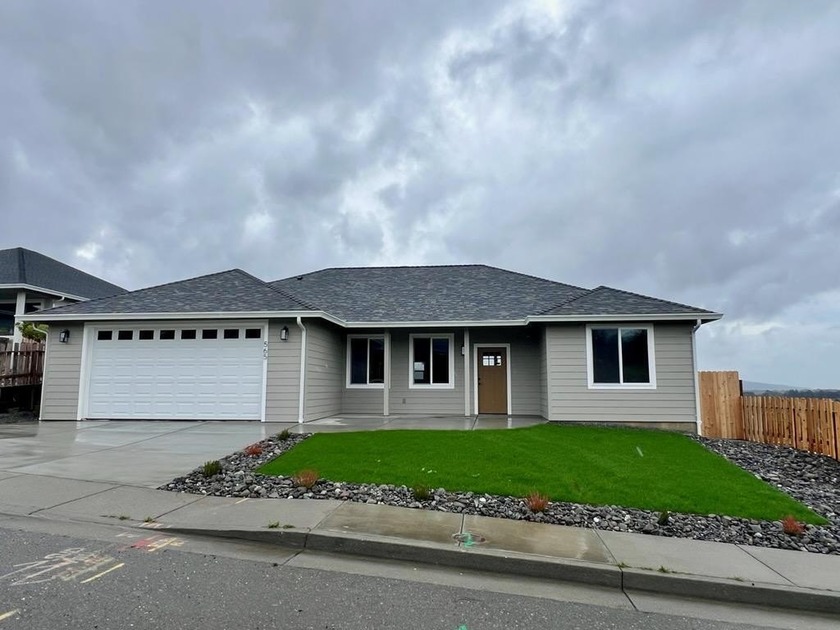 NEW CUSTOM single level 3 bedroom, 2.5 bath Fortuna home. Nice - Beach Home for sale in Fortuna, California on Beachhouse.com