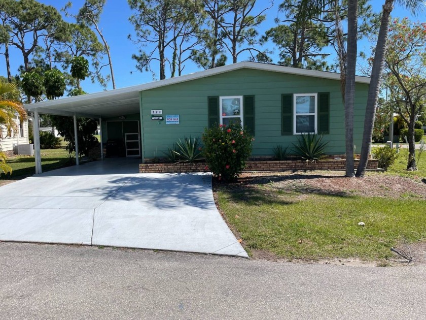 This great manufactured home on leased in an age 55+ community - Beach Home for sale in North Fort Myers, Florida on Beachhouse.com