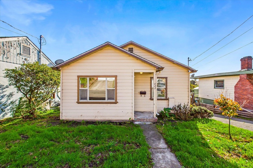 Bright and inviting 3-bedroom, 2-bath home located in Fortuna - Beach Home for sale in Fortuna, California on Beachhouse.com
