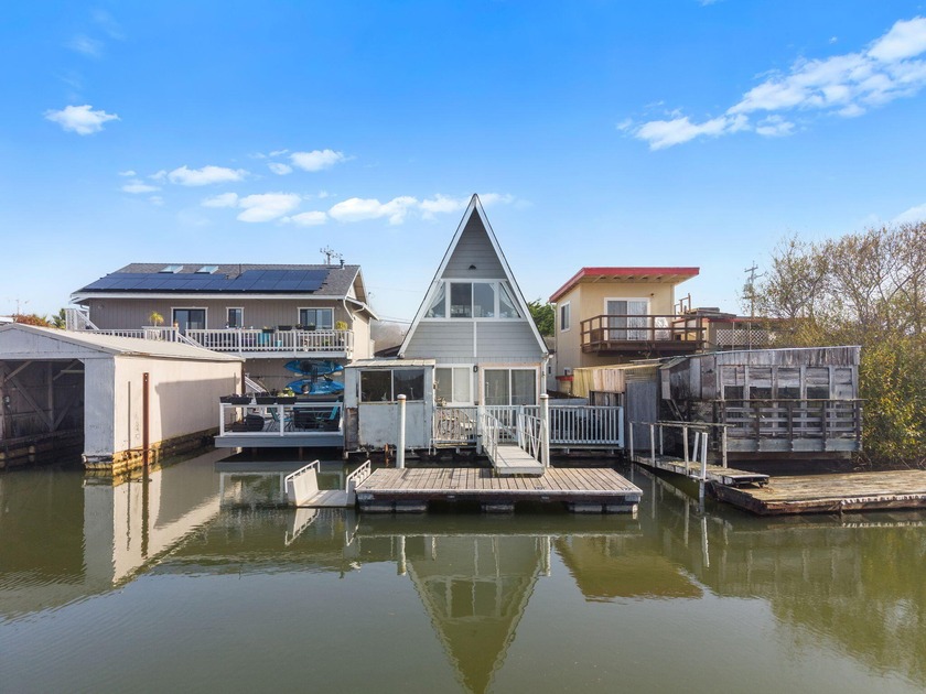 Welcome to 1173 King Salmon Avenue-your coastal escape!  This - Beach Home for sale in Eureka, California on Beachhouse.com