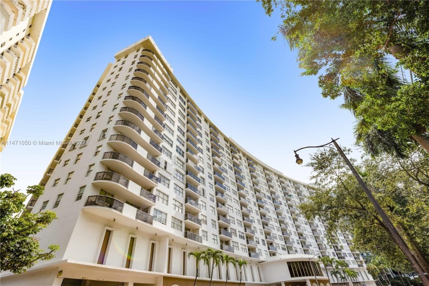 Great Opportunity, condominium with ocean views, 3 bedrooms and - Beach Condo for sale in Miami Beach, Florida on Beachhouse.com