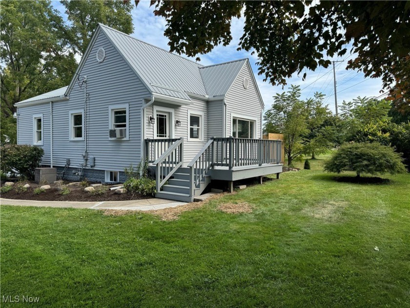 ABSOLUTELY ADORABLE !!!!   This 2 bedroom  1 bath ranch  is move - Beach Home for sale in Geneva, Ohio on Beachhouse.com