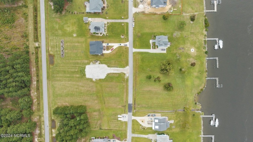 Beautiful 0.72 acre lot in Stanton Landing, a gated waterfront - Beach Lot for sale in Beaufort, North Carolina on Beachhouse.com