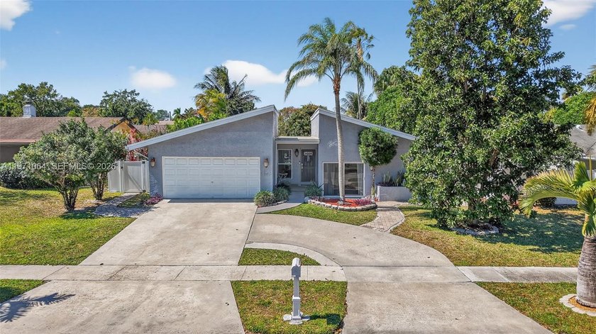 If mid-century modern is your vibe, bring your tribe! This light - Beach Home for sale in Coconut Creek, Florida on Beachhouse.com