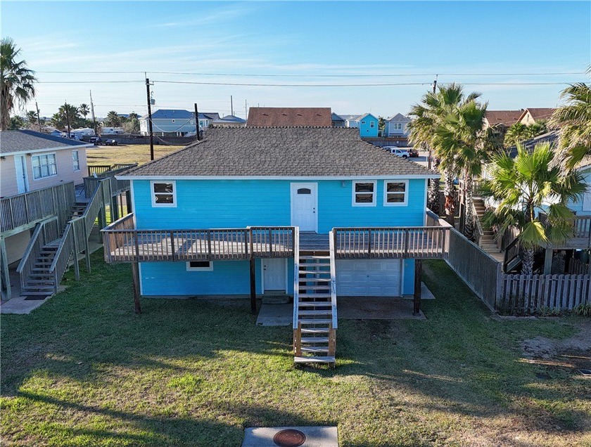 The Island life awaits you in this cozy, Port Aransas home with - Beach Home for sale in Port Aransas, Texas on Beachhouse.com