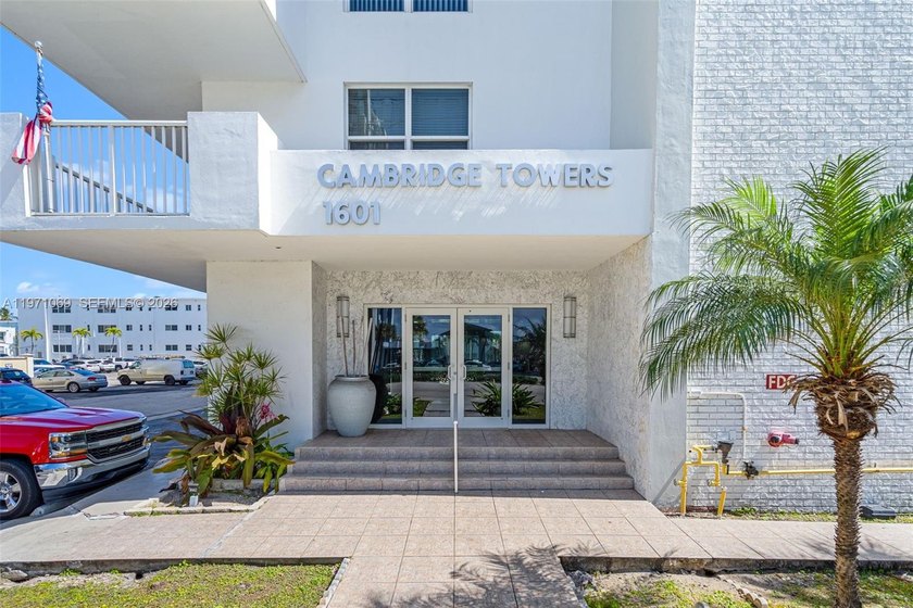 PRICED TO SELL! Beautiful corner 2/2 newly remodeled first-floor - Beach Condo for sale in Hollywood, Florida on Beachhouse.com