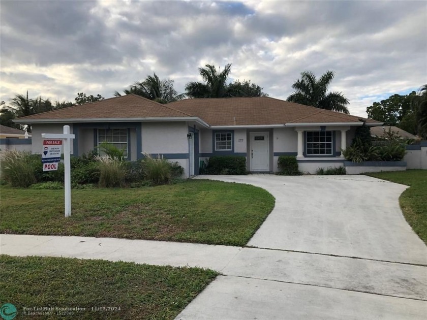 Beautiful single family pool home in Boca Raton (at the border - Beach Home for sale in Boca Raton, Florida on Beachhouse.com