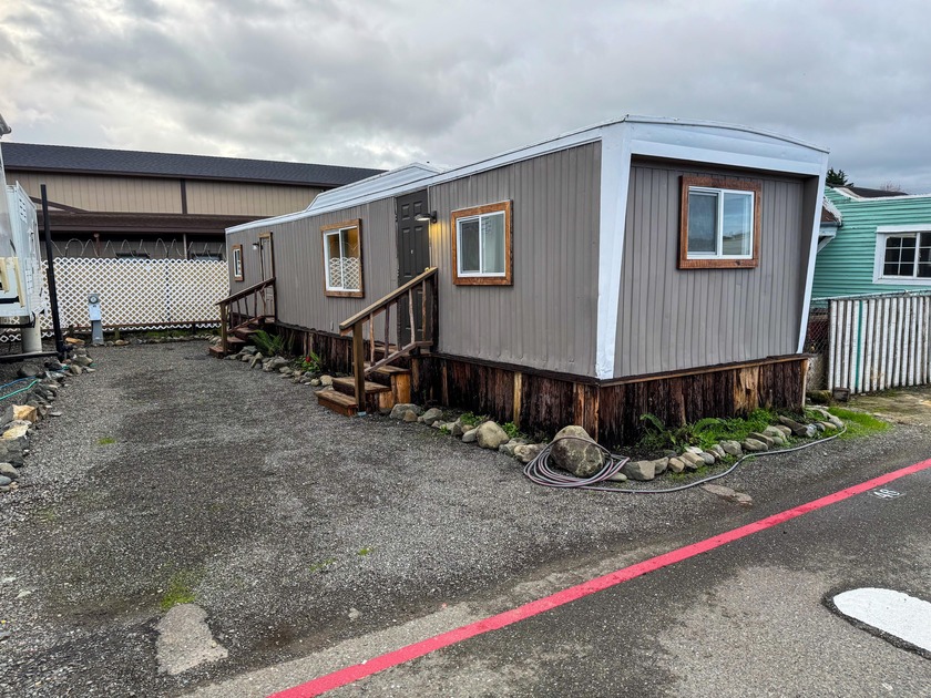 OWNER WILL CARRY! This newly remodeled 2 bed, 1 bathroom - Beach Home for sale in Fortuna, California on Beachhouse.com