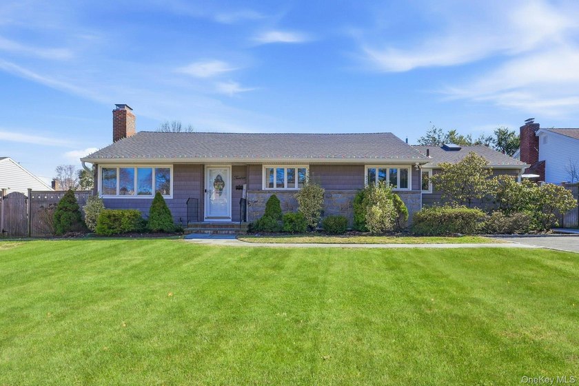 Welcome to this beautifully renovated 4-bedroom, 2.5-bath - Beach Home for sale in Glen Cove, New York on Beachhouse.com
