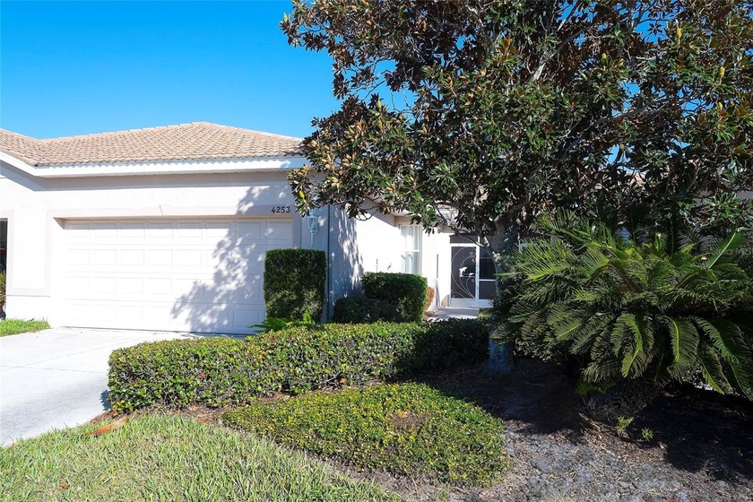 ESTATE OPPORTUNITY>>>>>NEW ROOF  ( $30,000) seller will complete - Beach Home for sale in Sarasota, Florida on Beachhouse.com