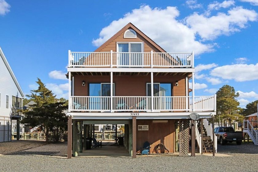 Enjoy waterfront living in this canal-front home offering 3 - Beach Home for sale in Greenbackville, Virginia on Beachhouse.com