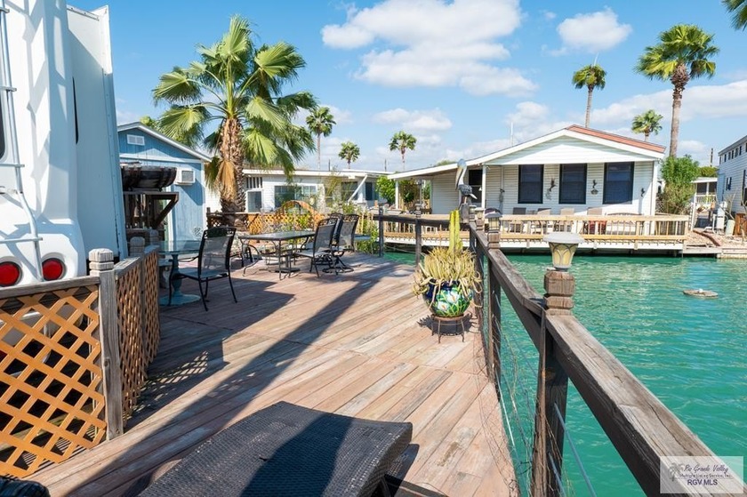 2009 Fifth Wheel w/4 permanently opened slide outs, 1 br, 1 bath - Beach Lot for sale in Brownsville, Texas on Beachhouse.com