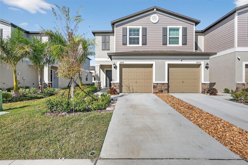 Welcome to a bright and inviting end-unit, two-story townhome - Beach Townhome/Townhouse for sale in Ruskin, Florida on Beachhouse.com