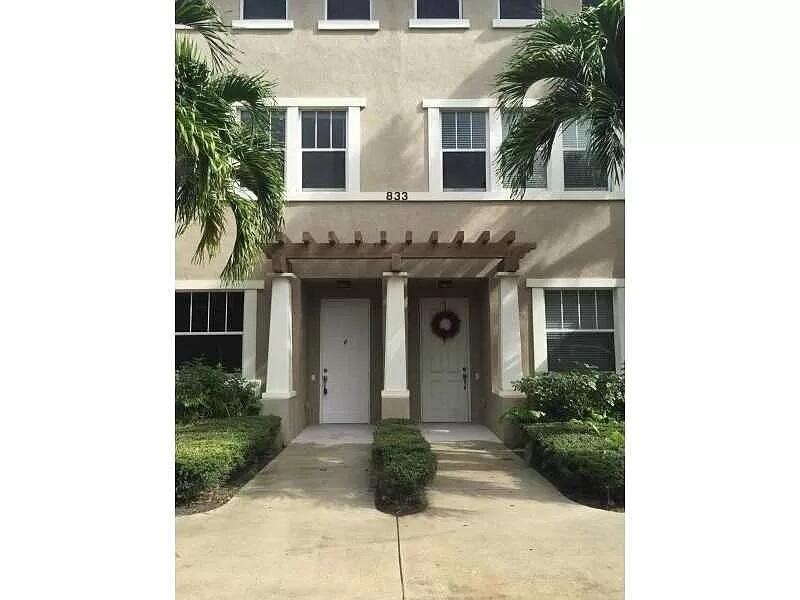 Must see spacious 2-bedroom den, 2.5-bathroom, townhome with - Beach Townhome/Townhouse for sale in West Palm Beach, Florida on Beachhouse.com