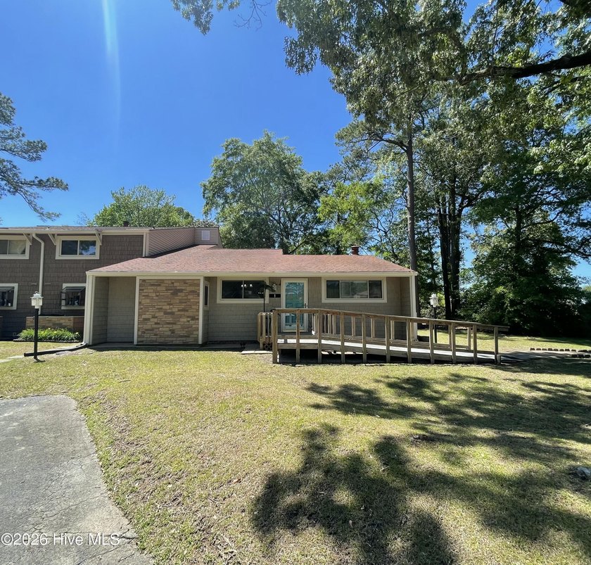 Welcome to easy living in the sought-after golf and waterfront - Beach Townhome/Townhouse for sale in New Bern, North Carolina on Beachhouse.com