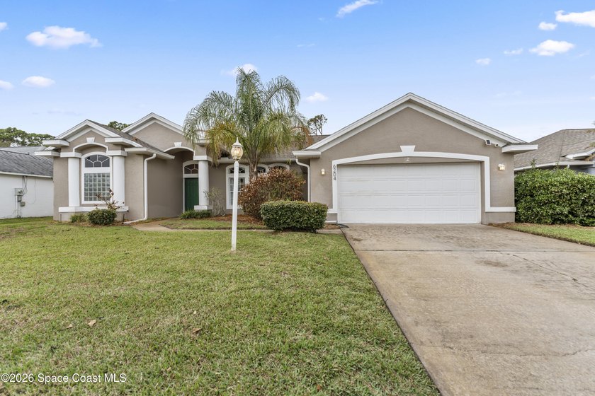 Enjoy the best of Suntree living in this beautifully maintained - Beach Home for sale in Melbourne, Florida on Beachhouse.com