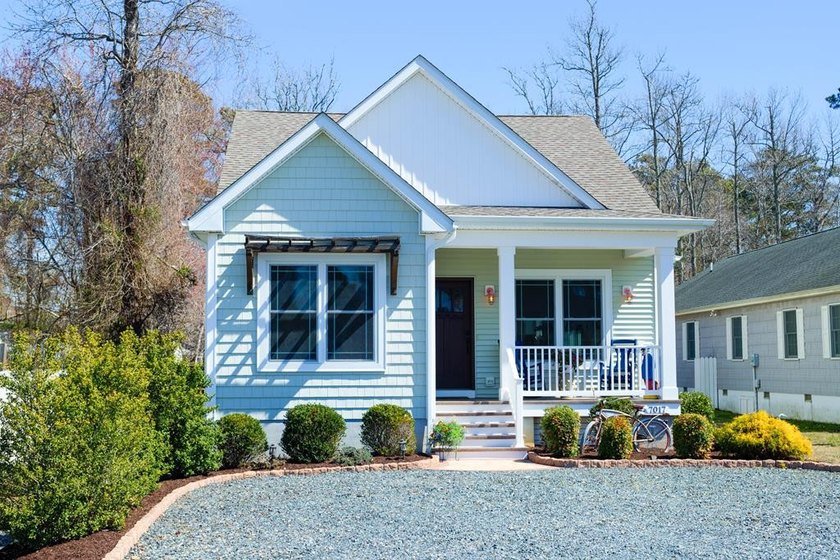Phenomenally maintained 1.5 story Beach Cottage. 3 bedrooms, 2 - Beach Home for sale in Chincoteague Island, Virginia on Beachhouse.com