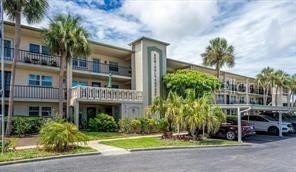 This move-in ready, two-bedroom, two-bathroom unit is in a - Beach Condo for sale in Seminole, Florida on Beachhouse.com