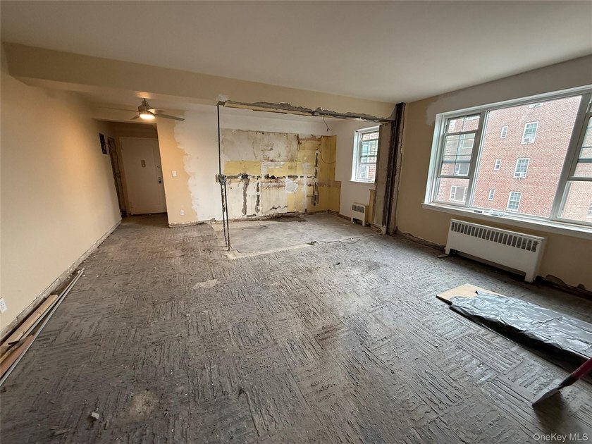 Let's be honest-this one needs work. But the views? Unreal. This - Beach Home for sale in New Rochelle, New York on Beachhouse.com