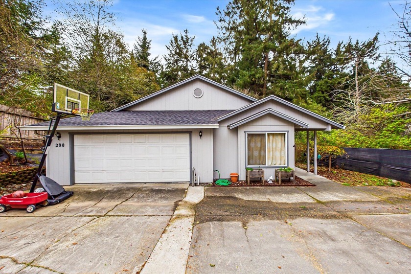 Discover the perfect blend of modern comfort, privacy, and - Beach Home for sale in Eureka, California on Beachhouse.com