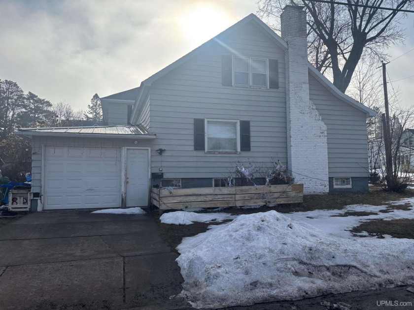 This home in the City of Ironwood offers a comfortable and - Beach Home for sale in Ironwood, Michigan on Beachhouse.com
