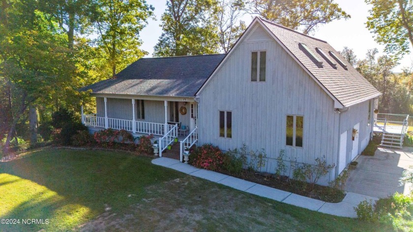 Situated high above the Trent River, this traditional 3-bedroom - Beach Home for sale in New Bern, North Carolina on Beachhouse.com