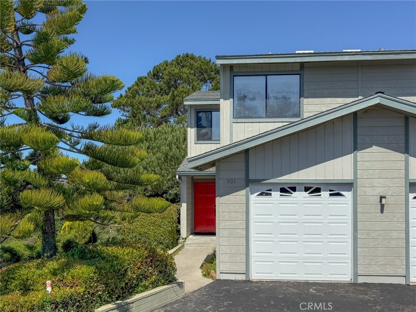 Just a few blocks from the beach in San Simeon, this end-unit - Beach Condo for sale in San Simeon, California on Beachhouse.com