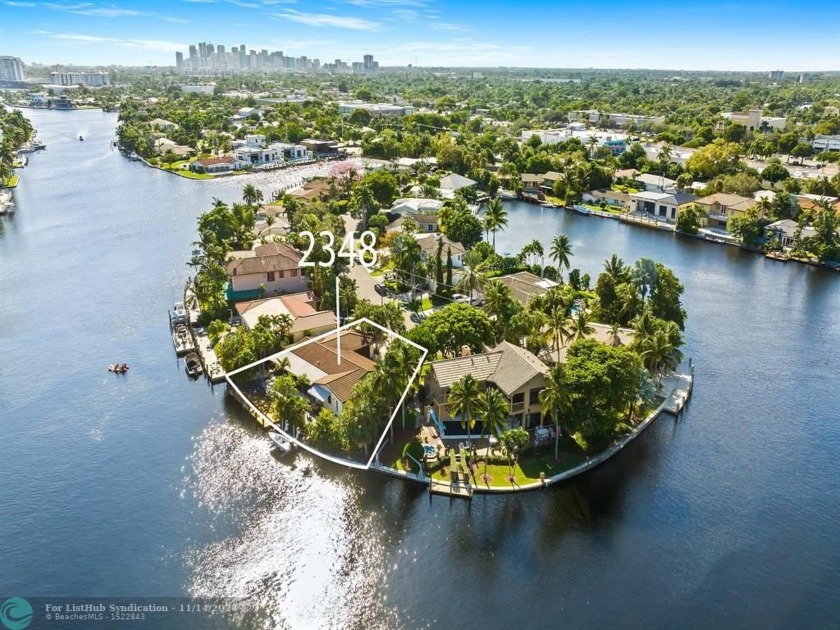 Tropical waterfront retreat boasting 130 ft of prime water - Beach Home for sale in Fort Lauderdale, Florida on Beachhouse.com