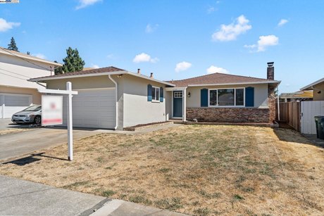 Welcome Home To The Highly Desired Fairway Park! Open Floor Plan - Beach Home for sale in Hayward, California on Beachhouse.com