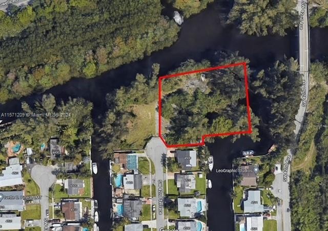 Spanning and generous waterfront lot. This extraordinary - Beach Lot for sale in Dania, Florida on Beachhouse.com