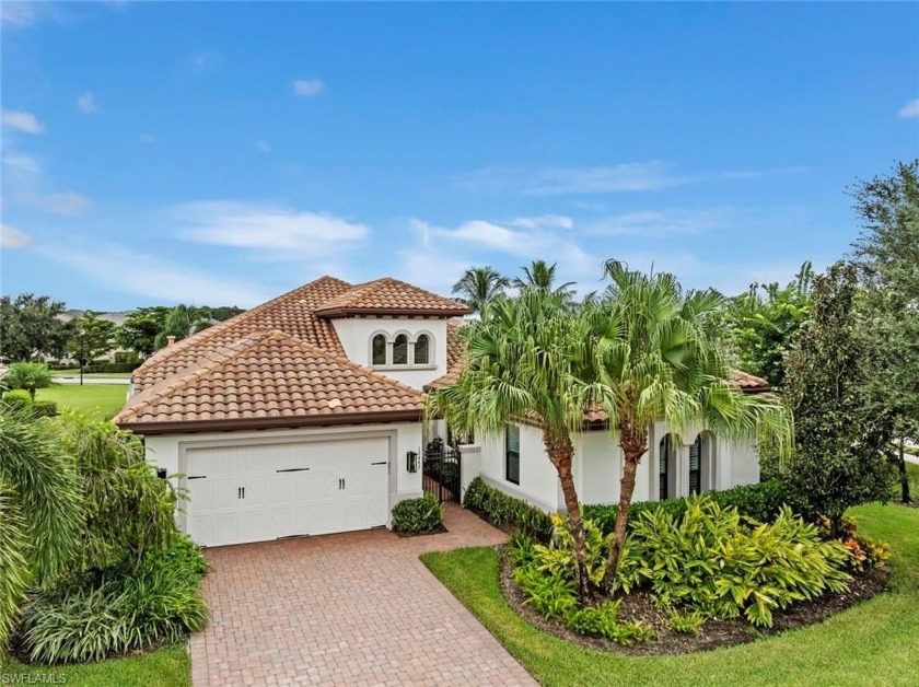 FULL GOLF MEMBERSHIP AVAILABLE IMMEDIATELY!  This lovely - Beach Home for sale in Naples, Florida on Beachhouse.com