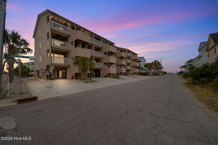 Beautifully updated and fully furnished condo just steps away - Beach Condo for sale in Carolina Beach, North Carolina on Beachhouse.com