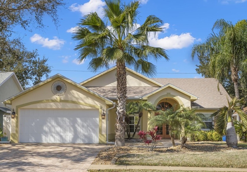 Live the Florida lifestyle! This beautifully maintained, move-in - Beach Home for sale in Tarpon Springs, Florida on Beachhouse.com