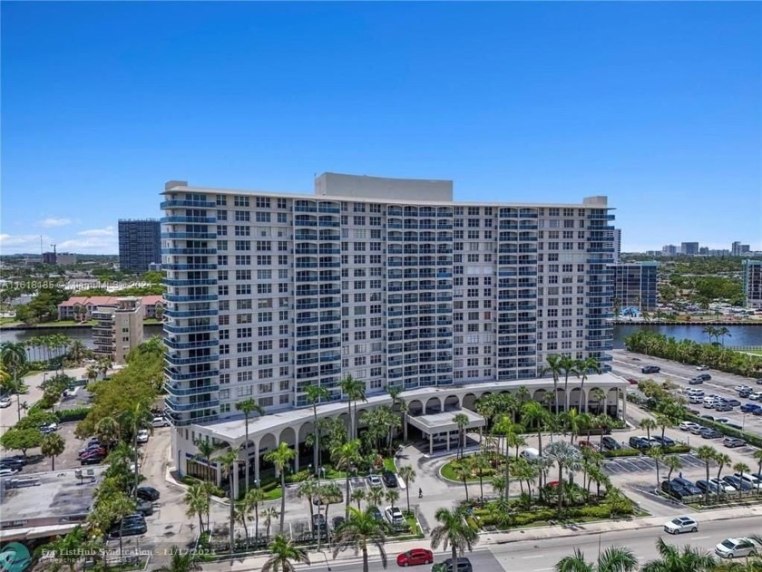 Welcome to your new home at the Hallmark in Hollywood, where - Beach Condo for sale in Hollywood, Florida on Beachhouse.com