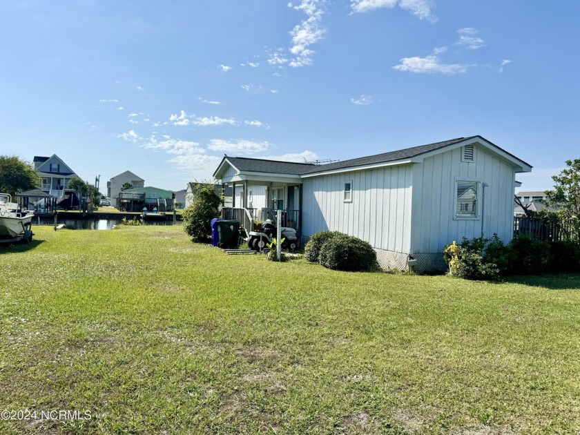 Charming 2-bed, 2-bath canal from home offers the perfect - Beach Home for sale in Surf City, North Carolina on Beachhouse.com