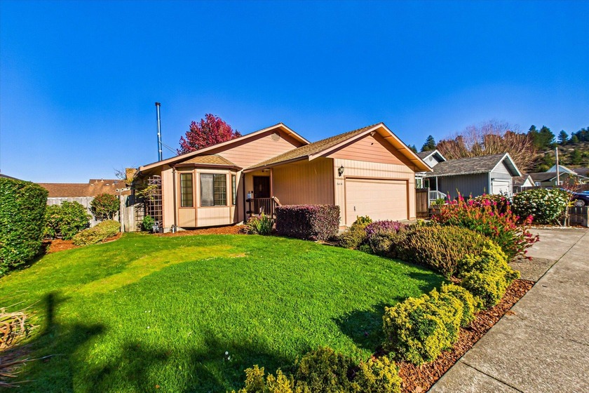 What a charming gem! This single-story home is move in ready and - Beach Home for sale in Fortuna, California on Beachhouse.com