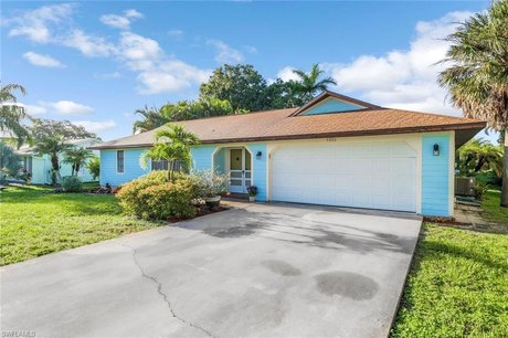 Welcome to your beautifully maintained, surprisingly large home - Beach Home for sale in Bonita Springs, Florida on Beachhouse.com