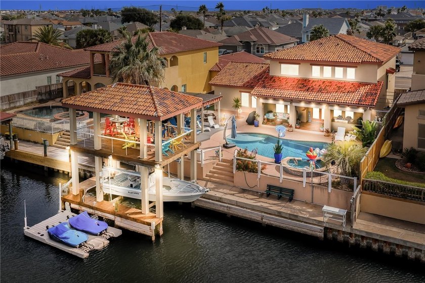 Stunning fully furnished and recently remodeled waterfront - Beach Home for sale in Corpus Christi, Texas on Beachhouse.com