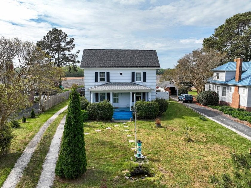 There's something about a farmhouse like this the kind that - Beach Home for sale in Machipongo, Virginia on Beachhouse.com