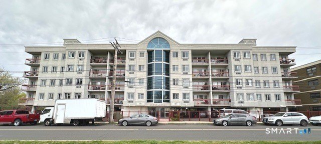 Clean and well maintained one bedroom condo in the gated Sound - Beach Condo for sale in Bridgeport, Connecticut on Beachhouse.com