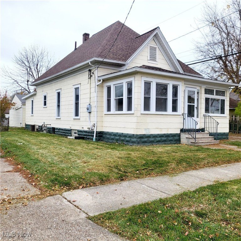Welcome home to this beautifully maintained ranch-style - Beach Home for sale in Lorain, Ohio on Beachhouse.com