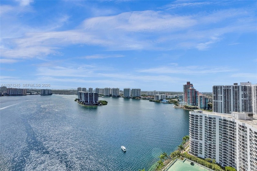 Beautifully remodeled 2-bedroom, 2.5-bath lower penthouse in - Beach Condo for sale in Aventura, Florida on Beachhouse.com