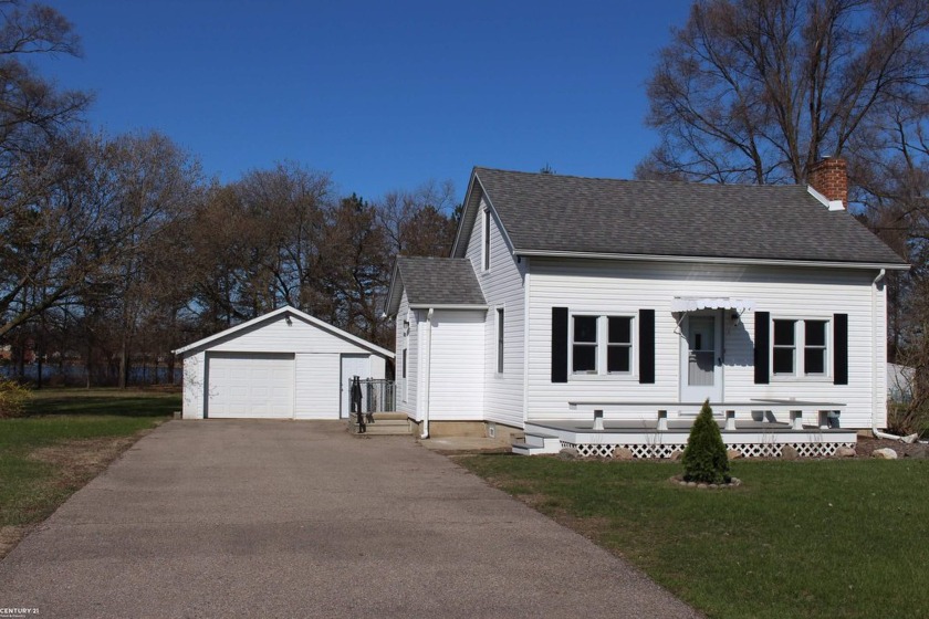 Nestled in Shelby Township with highly sought-after Utica - Beach Home for sale in Shelby, Michigan on Beachhouse.com