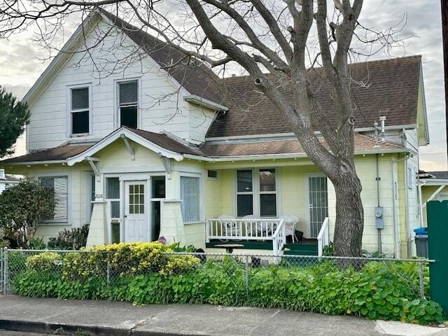 Victorian farmhouse on a spacious intown lot! This charming home - Beach Home for sale in Eureka, California on Beachhouse.com