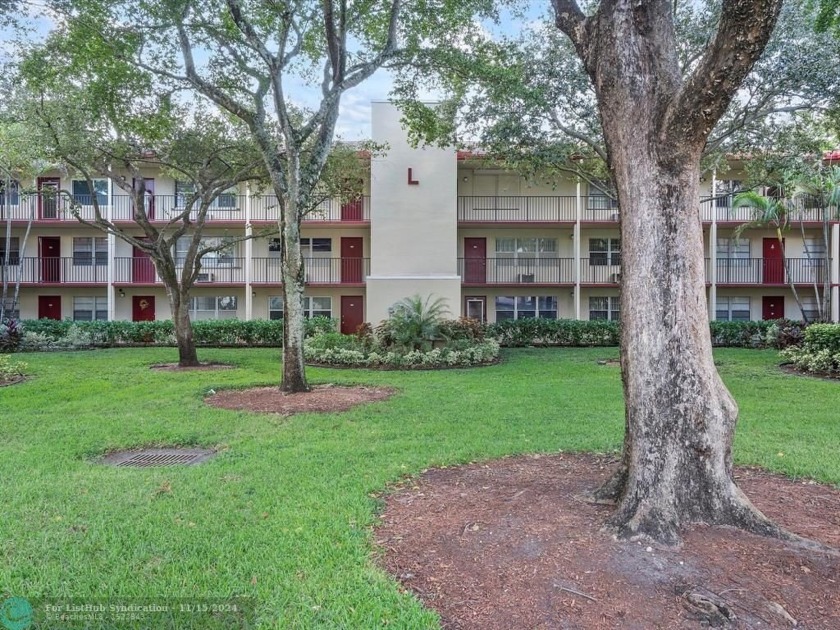 Welcome to this beautifully renovated 2-bedroom, 1.5-bath condo - Beach Condo for sale in Pembroke Pines, Florida on Beachhouse.com