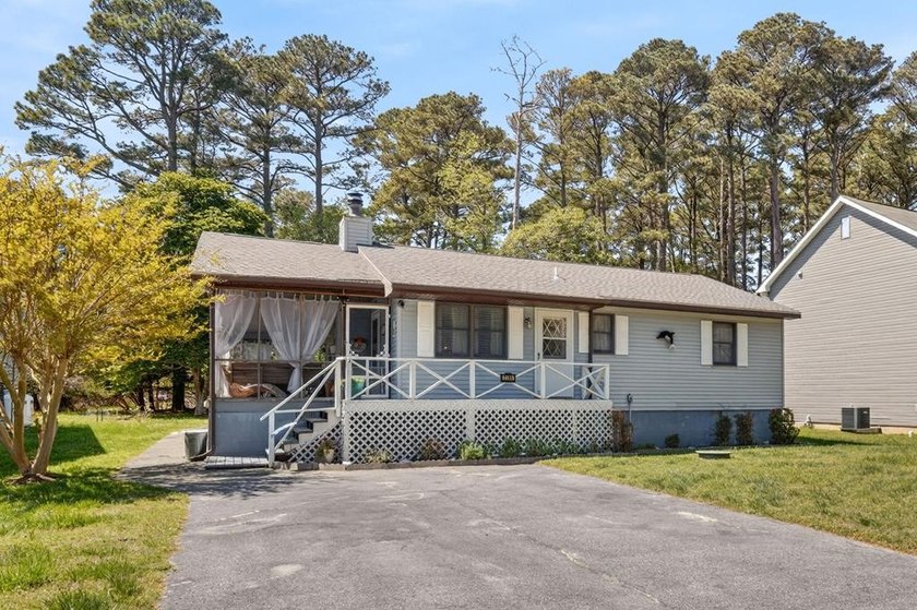 Welcome home to this charming coastal retreat in the - Beach Home for sale in Greenbackville, Virginia on Beachhouse.com