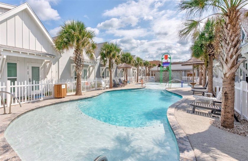A coastal retreat tucked away in one of Corpus Christi's - Beach Townhome/Townhouse for sale in Corpus Christi, Texas on Beachhouse.com